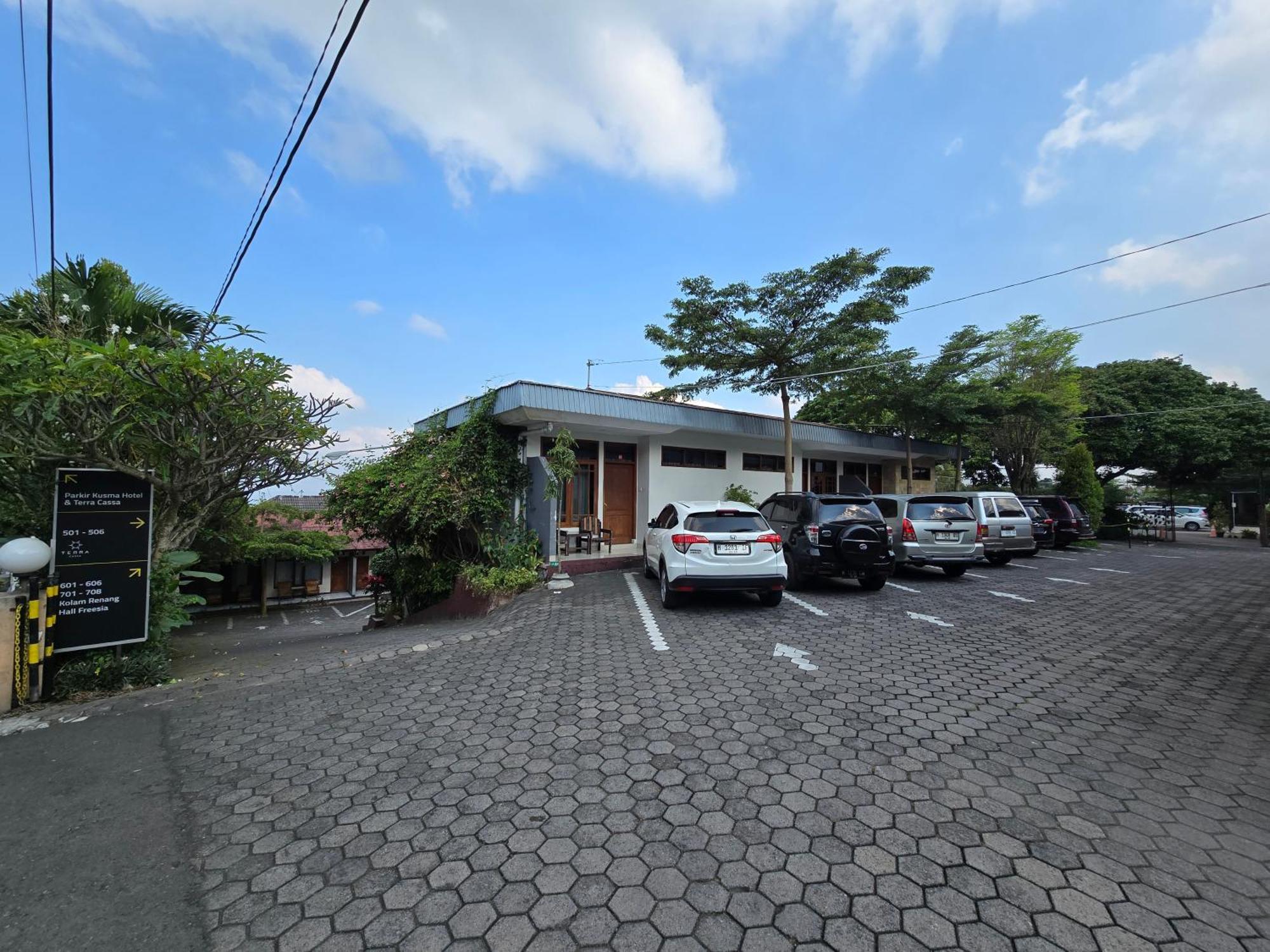 Kusma Hotel Bandungan Semarang Ngoại thất bức ảnh